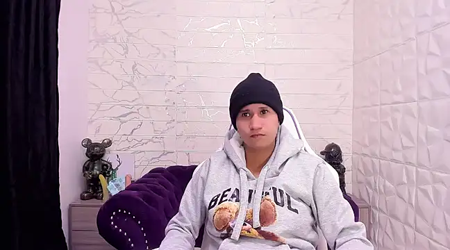 Snapshot of Im_Milan_Rs chatting on February 12, 9:42 am Im Milan Rs online show from February 12, 9:42 am