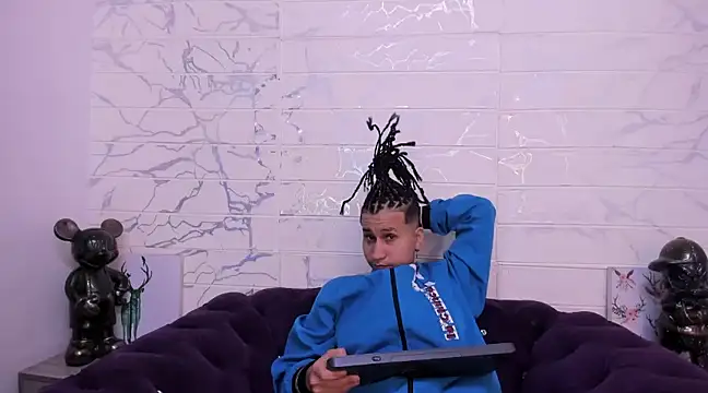 Snapshot of Im_Milan_Rs chatting on February 22, 9:45 am Im Milan Rs online show from February 22, 9:45 am