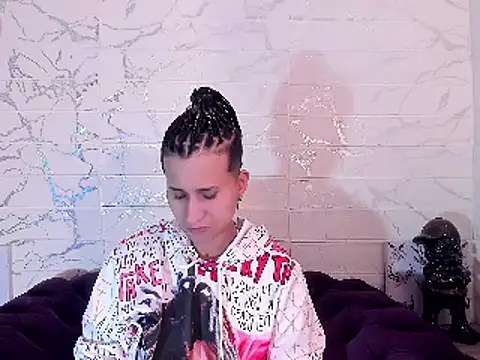 Snapshot of Im_Milan_Rs chatting on March 1, 10:24 am Im Milan Rs online show from March 1, 10:24 am