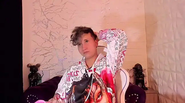 Snapshot of Im_Milan_Rs chatting on March 5, 6:54 am Im Milan Rs online show from March 5, 6:54 am