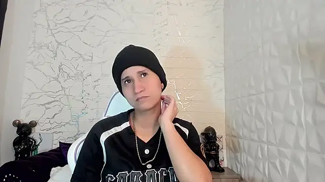 Snapshot of Im_Milan_Rs chatting on March 10, 3:23 am Im Milan Rs online show from March 10, 3:23 am