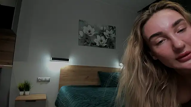 Snapshot of chloewallace chatting on December 2, 10:01 pm chloewallace online show from December 2, 10:01 pm