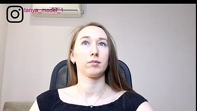 Snapshot of --Model--2 chatting on November 15, 6:37 pm --Model--2 online show from November 15, 6:37 pm