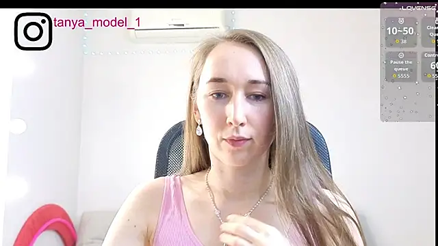 Snapshot of --Model--2 chatting on November 29, 10:13 pm --Model--2 online show from November 29, 10:13 pm