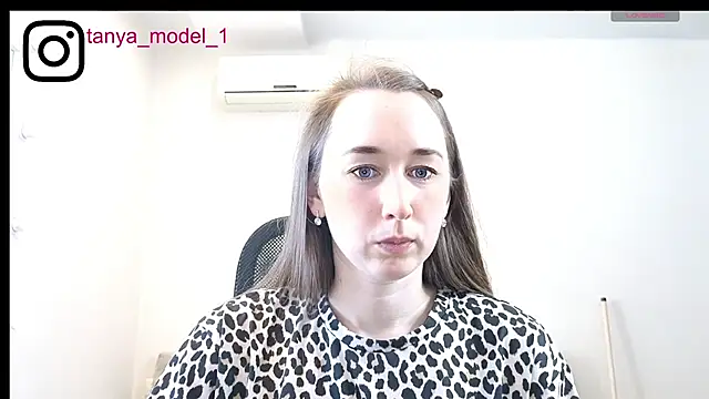 Snapshot of --Model--2 chatting on June 9, 12:39 pm --Model--2 online show from June 9, 12:39 pm
