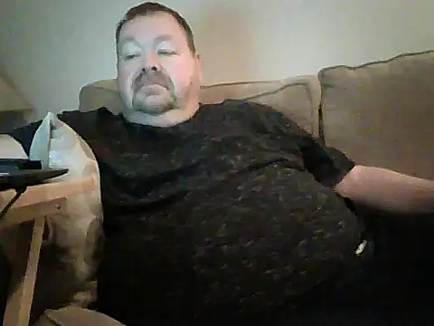 Snapshot of hitman_35 chatting on April 3, 5:49 am hitman 35 online show from April 3, 5:49 am