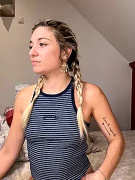 Snapshot of carlaaa chatting on October 8, 8:39 pm carlaaa online show from October 8, 8:39 pm