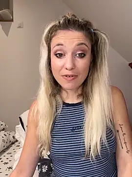 Snapshot of carlaaa chatting on October 15, 7:58 pm carlaaa online show from October 15, 7:58 pm