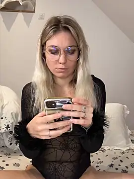 Snapshot of carlaaa chatting on October 30, 8:53 pm carlaaa online show from October 30, 8:53 pm