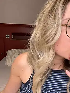 carlaaa online show from April 30, 8:15 pm