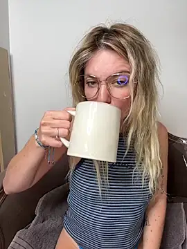 carlaaa online show from June 1, 8:32 pm