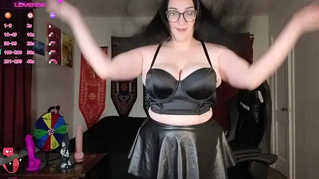 Snapshot of TheGothMilf chatting on June 20, 4:37 am TheGothMilf online show from June 20, 4:37 am