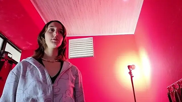 Ambar Roux  online show from March 7, 12:46 pm