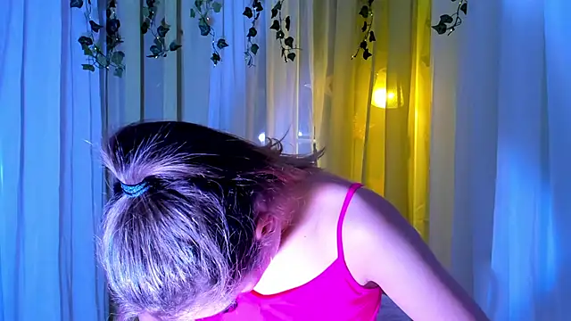 Snapshot of Lioneass chatting on December 6, 5:33 pm Lioneass online show from December 6, 5:33 pm