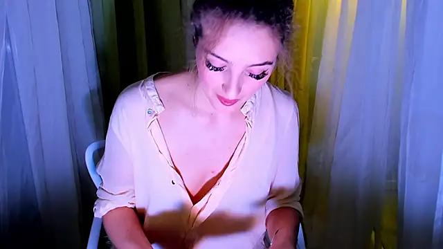 Snapshot of Lioneass chatting on December 10, 8:49 pm Lioneass online show from December 10, 8:49 pm