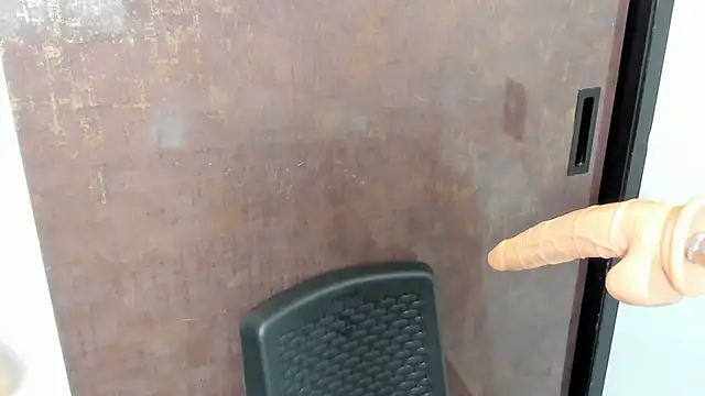 Snapshot of klhoe_boobs chatting on March 16, 3:36 am klhoe boobs online show from March 16, 3:36 am