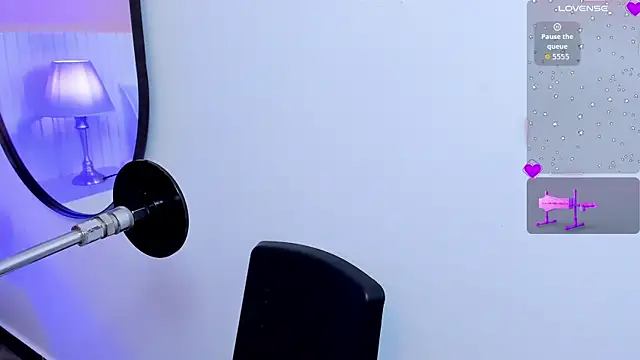 Snapshot of klhoe_boobs chatting on December 15, 4:06 am klhoe boobs online show from December 15, 4:06 am