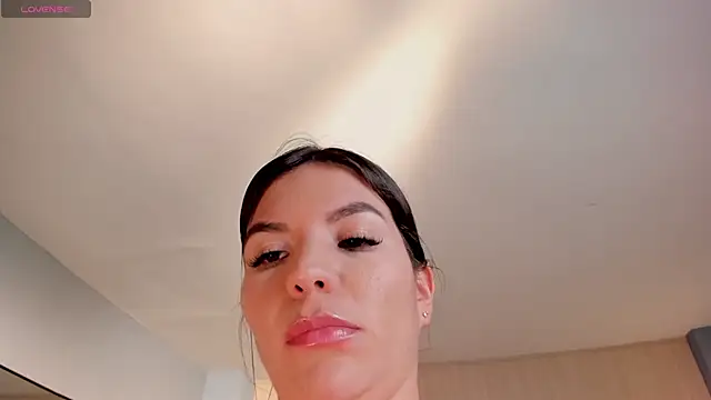 Snapshot of ValeriaRoldanX chatting on January 15, 6:12 am ValeriaRoldanX online show from January 15, 6:12 am