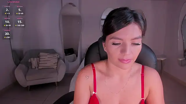 Snapshot of ValeriaRoldanX chatting on February 15, 6:23 am ValeriaRoldanX online show from February 15, 6:23 am