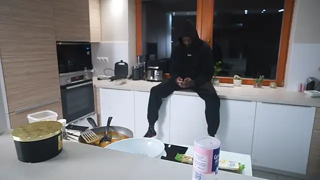 MacTroy online show from October 9, 6:17 pm