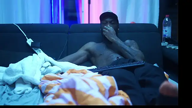 MacTroy online show from October 13, 8:31 pm