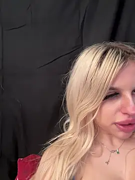 Snapshot of MacTroy chatting on March 1, 12:34 am MacTroy online show from March 1, 12:34 am