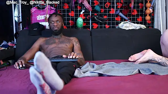 Snapshot of MacTroy chatting on March 22, 5:38 pm MacTroy online show from March 22, 5:38 pm