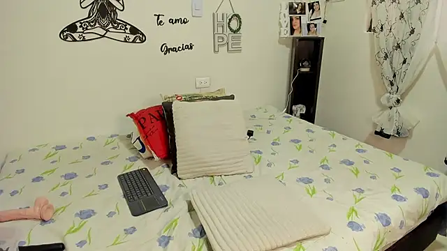 Snapshot of barbaara__ chatting on October 20, 3:12 pm barbaara   online show from October 20, 3:12 pm