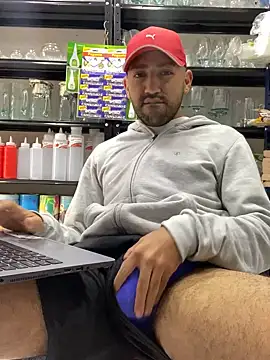 JuanZapata33 online show from December 2, 5:48 pm