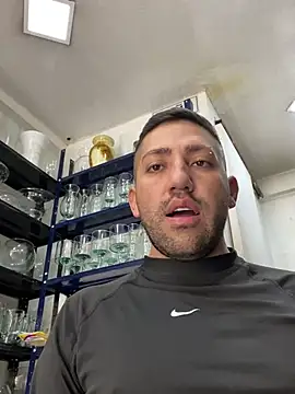 JuanZapata33 online show from February 14, 5:57 pm