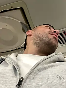 JuanZapata33 online show from September 8, 9:36 pm