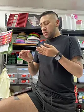 JuanZapata33 online show from September 17, 2:52 pm