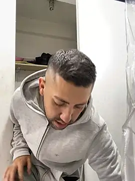 JuanZapata33 online show from March 22, 9:51 pm