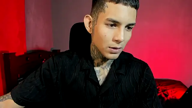 Snapshot of Travistanner_28 chatting on February 14, 1:35 am Travistanner 28 online show from February 14, 1:35 am