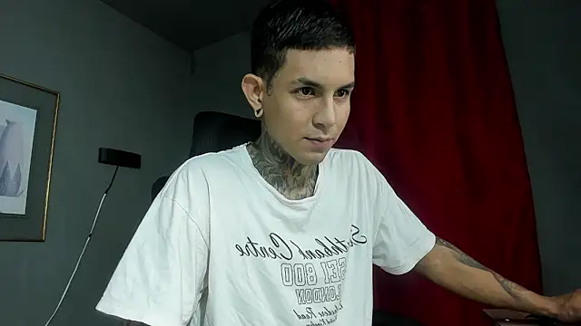 Snapshot of Travistanner_28 chatting on February 18, 11:50 am Travistanner 28 online show from February 18, 11:50 am