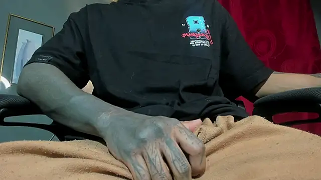 Snapshot of Travistanner_28 chatting on February 20, 10:27 am Travistanner 28 online show from February 20, 10:27 am