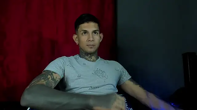 Snapshot of Travistanner_28 chatting on March 2, 12:46 am Travistanner 28 online show from March 2, 12:46 am