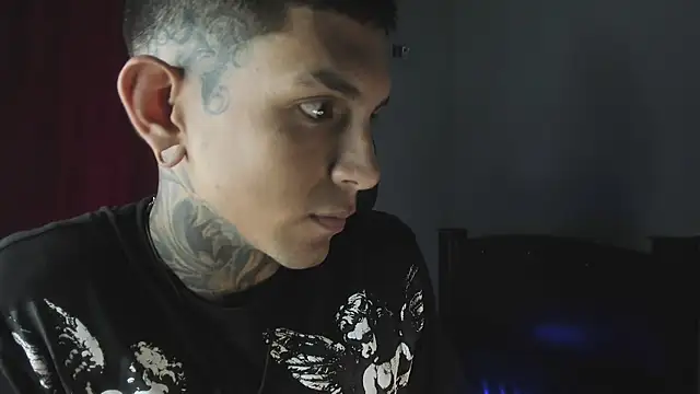 Snapshot of Travistanner_28 chatting on March 6, 10:39 pm Travistanner 28 online show from March 6, 10:39 pm