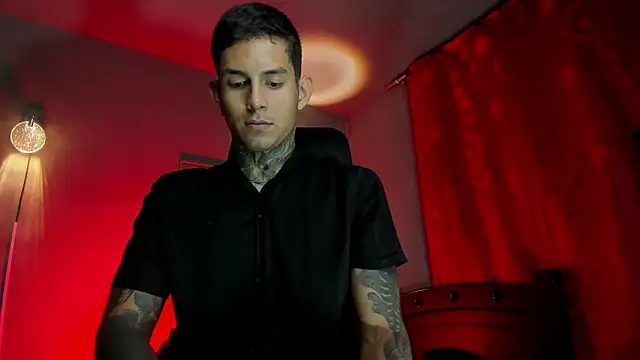 Snapshot of Travistanner_28 chatting on March 13, 12:39 am Travistanner 28 online show from March 13, 12:39 am