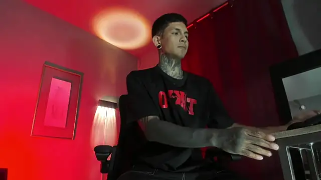 Snapshot of Travistanner_28 chatting on March 19, 12:14 am Travistanner 28 online show from March 19, 12:14 am