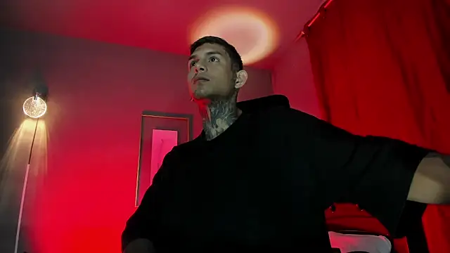 Snapshot of Travistanner_28 chatting on March 19, 5:50 pm Travistanner 28 online show from March 19, 5:50 pm