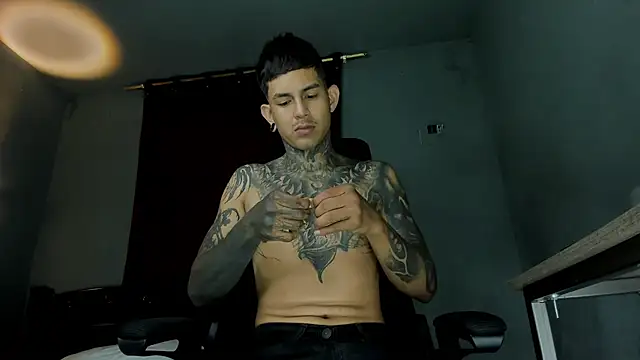 Snapshot of Travistanner_28 chatting on March 27, 12:16 pm Travistanner 28 online show from March 27, 12:16 pm