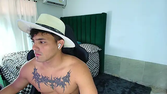 man dur07 online show from February 7, 9:07 pm