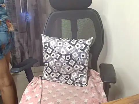 Snapshot of CUTE_princess_143 chatting on September 25, 12:09 pm CUTE princess 143 online show from September 25, 12:09 pm