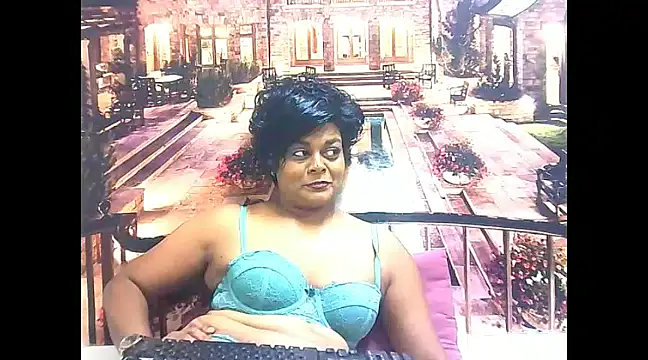 Snapshot of indianCherryPie chatting on January 22, 8:18 am indianCherryPie online show from January 22, 8:18 am