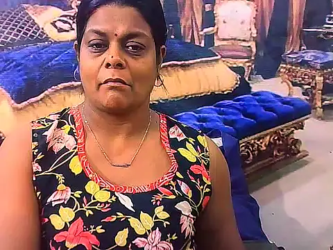 Snapshot of indianCherryPie chatting on February 15, 6:32 am indianCherryPie online show from February 15, 6:32 am
