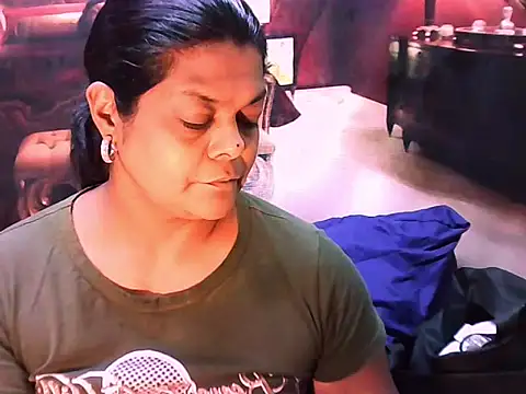 Snapshot of indianCherryPie chatting on March 12, 5:24 am indianCherryPie online show from March 12, 5:24 am