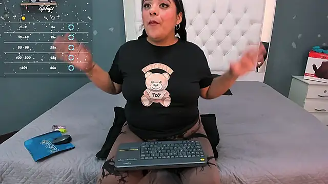 Snapshot of brendamaz chatting on November 13, 11:20 am brendamaz online show from November 13, 11:20 am