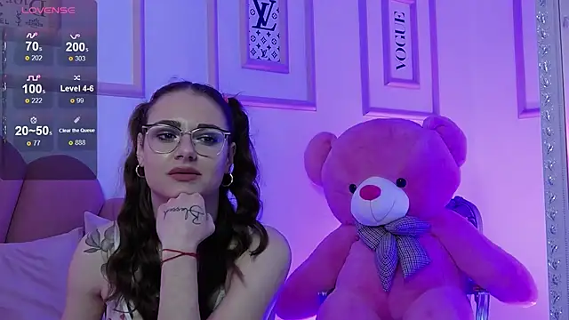 Snapshot of Abby__White chatting on February 8, 11:13 pm Abby White online show from February 8, 11:13 pm