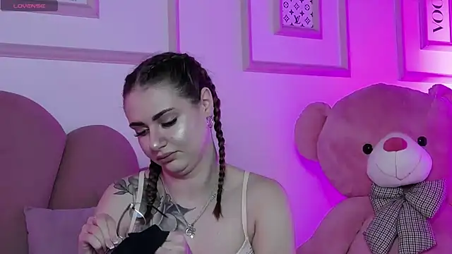 Snapshot of Abby__White chatting on September 28, 4:01 pm Abby White online show from September 28, 4:01 pm